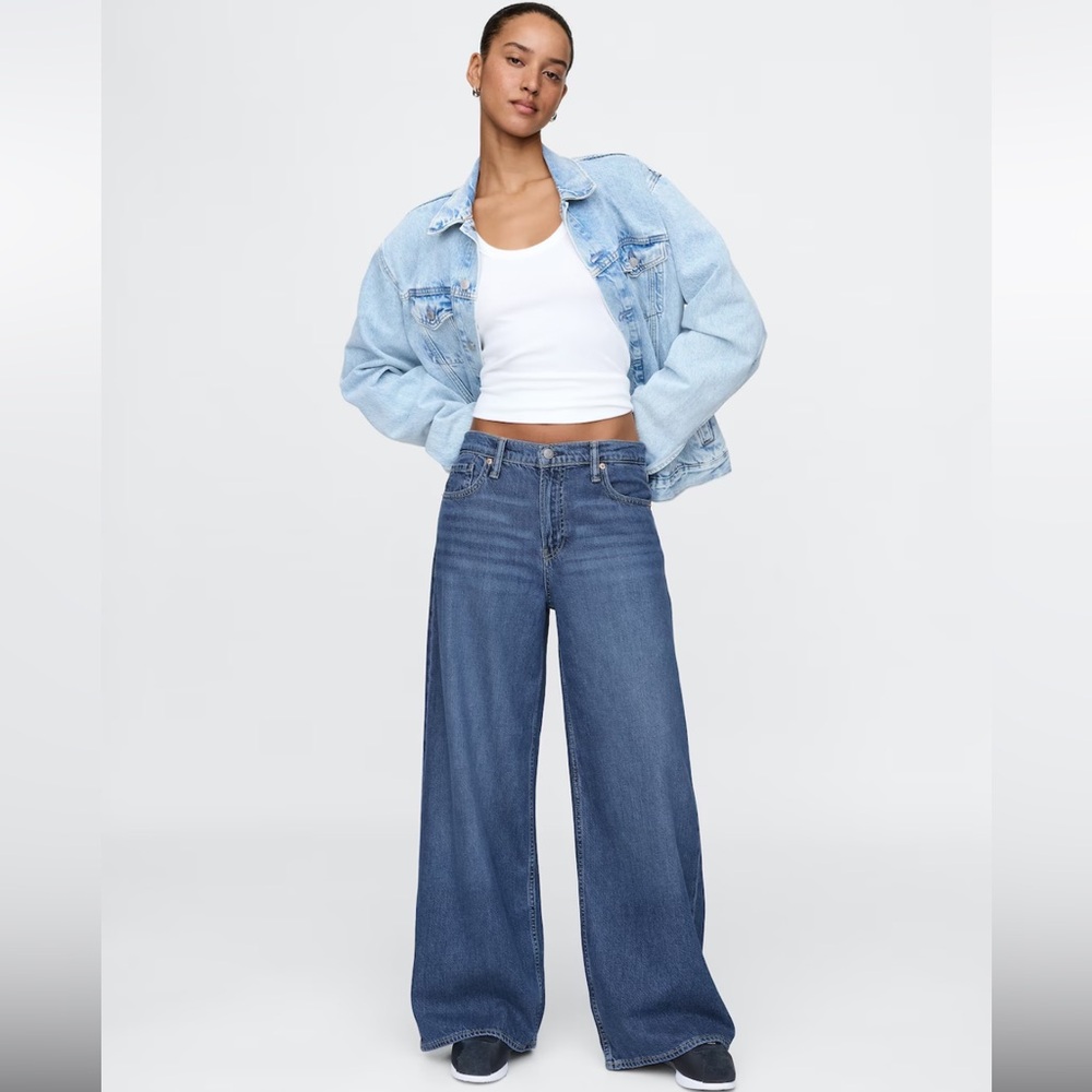 NEW WITH TAGS- Gap Mid Rise UltraSoft Baggy Jeans. Size 28 short
